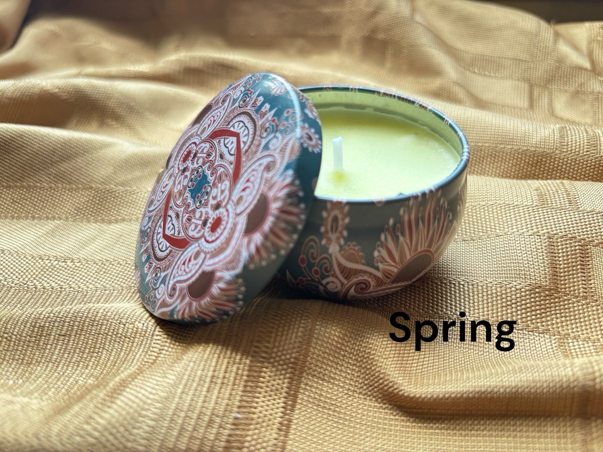 Spring  scented mosaic candle encassed in a stunning vibrant tin. It blends striking visual artistry with a premium fragrance experience! 